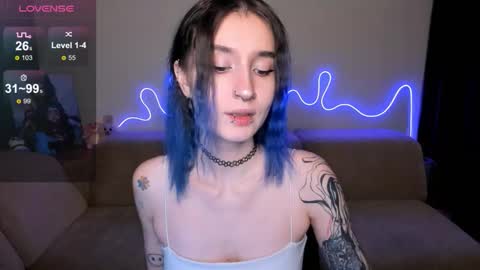 Snapshot of mika_reid chatting on 11/21/25, 02:16 Mika online show from 11/21/25, 02:16