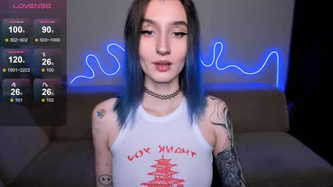 Snapshot of mika_reid chatting on 11/28/25, 01:58 Mika online show from 11/28/25, 01:58