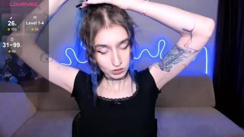 Snapshot of mika_reid chatting on 11/29/25, 03:37 Mika online show from 11/29/25, 03:37