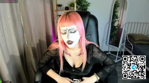 Mika online show from 04/11/26, 08:18