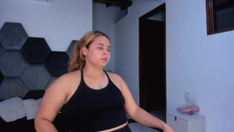 Snapshot of mikaelastonne chatting on 04/26/26, 06:16 Mikaela blondie bigass online show from 04/26/26, 06:16