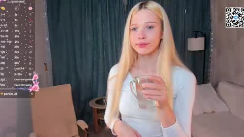 Angel girl online show from 03/28/26, 08:08