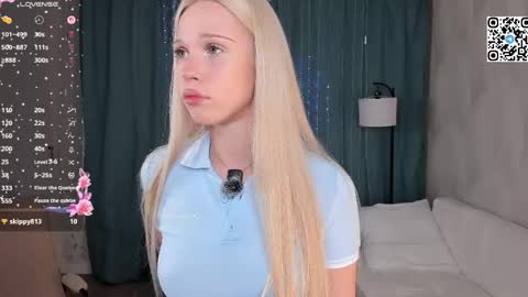 Snapshot of mikaelataron chatting on 04/22/26, 08:43 Angel girl online show from 04/22/26, 08:43