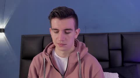 mikael online show from 09/30/25, 04:06