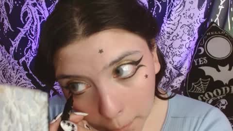 Snapshot of mikaskullcs chatting on 09/27/25, 05:23 Mika online show from 09/27/25, 05:23