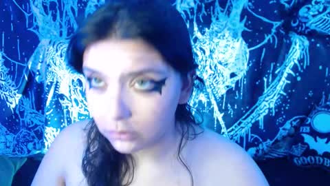 Snapshot of mikaskullcs chatting on 09/29/25, 01:55 Mika online show from 09/29/25, 01:55