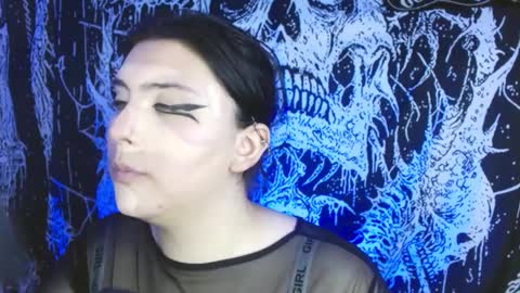 Snapshot of mikaskullcs chatting on 10/03/25, 04:53 Mika online show from 10/03/25, 04:53