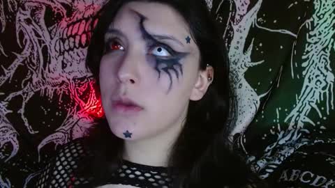 Snapshot of mikaskullcs chatting on 10/18/25, 08:53 Mika online show from 10/18/25, 08:53