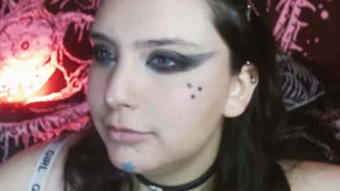 Snapshot of mikaskullcs chatting on 10/20/25, 12:22 Mika online show from 10/20/25, 12:22