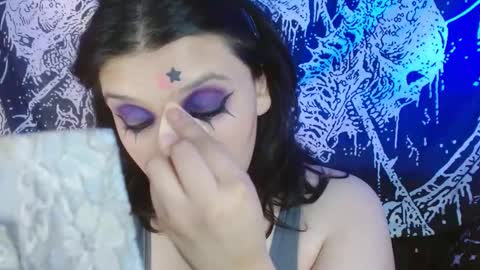 Snapshot of mikaskullcs chatting on 11/09/25, 09:57 Mika online show from 11/09/25, 09:57