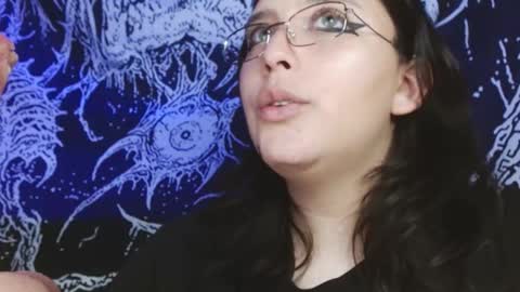 Snapshot of mikaskullcs chatting on 11/12/25, 10:09 Mika online show from 11/12/25, 10:09