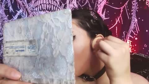 Snapshot of mikaskullcs chatting on 11/14/25, 09:24 Mika online show from 11/14/25, 09:24