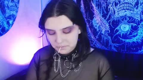 Snapshot of mikaskullcs chatting on 01/09/26, 10:11 Mika online show from 01/09/26, 10:11