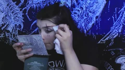 Snapshot of mikaskullcs chatting on 02/18/26, 09:55 Mika online show from 02/18/26, 09:55