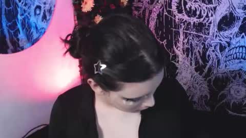 Snapshot of mikaskullcs chatting on 03/15/26, 09:32 Mika online show from 03/15/26, 09:32