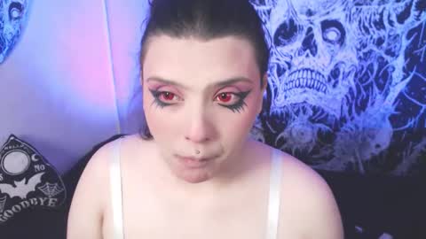 Snapshot of mikaskullcs chatting on 03/21/26, 10:46 Mika online show from 03/21/26, 10:46