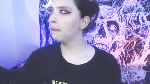 Snapshot of mikaskullcs chatting on 04/01/26, 10:40 Mika online show from 04/01/26, 10:40