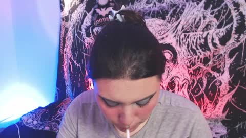 Snapshot of mikaskullcs chatting on 04/03/26, 10:24 Mika online show from 04/03/26, 10:24