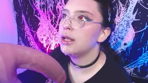 Snapshot of mikaskullcs chatting on 04/08/26, 11:48 Mika online show from 04/08/26, 11:48