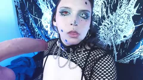 Snapshot of mikaskullcs chatting on 04/10/26, 05:12 Mika online show from 04/10/26, 05:12