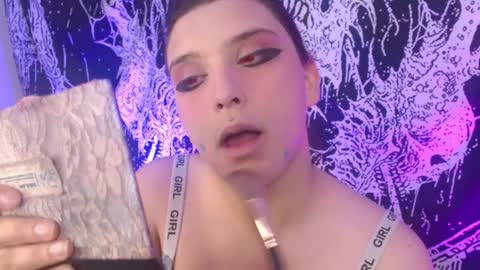 Snapshot of mikaskullcs chatting on 04/11/26, 05:06 Mika online show from 04/11/26, 05:06