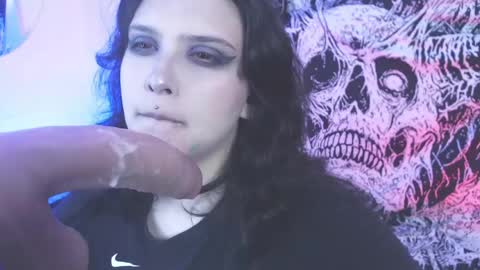 Snapshot of mikaskullcs chatting on 04/14/26, 05:41 Mika online show from 04/14/26, 05:41