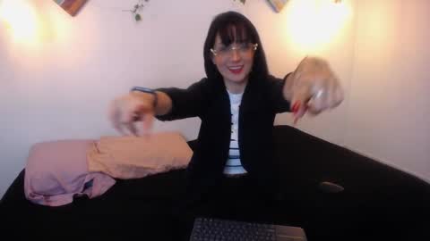 Snapshot of mikaza_akerman chatting on 03/21/26, 12:54 mikaza online show from 03/21/26, 12:54