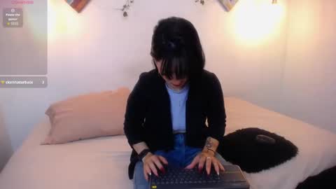 Snapshot of mikaza_akerman chatting on 03/23/26, 02:10 mikaza online show from 03/23/26, 02:10