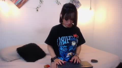 Snapshot of mikaza_akerman chatting on 03/31/26, 01:11 mikaza online show from 03/31/26, 01:11