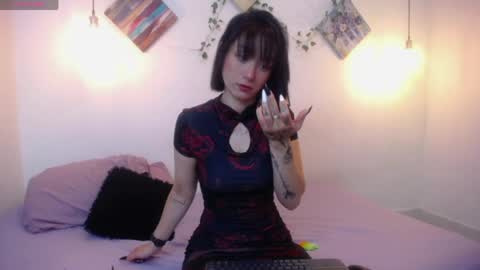 Snapshot of mikaza_akerman chatting on 04/28/26, 12:43 mikaza online show from 04/28/26, 12:43
