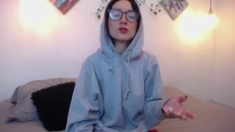 Snapshot of mikazaa_akerman chatting on 04/25/26, 12:30 mikaza online show from 04/25/26, 12:30