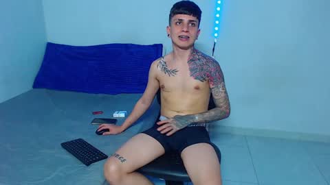 Snapshot of mike777jr chatting on 01/30/25, 04:06 Mike IMDEPENDIENT MODEL online show from 01/30/25, 04:06
