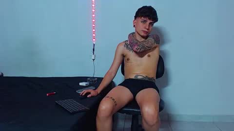 Snapshot of mike777jr chatting on 10/05/25, 03:27 Mike IMDEPENDIENT MODEL online show from 10/05/25, 03:27
