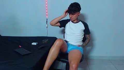 Snapshot of mike777jr chatting on 10/11/25, 02:22 Mike IMDEPENDIENT MODEL online show from 10/11/25, 02:22