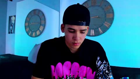 Snapshot of mike_0233 chatting on 12/12/24, 03:43 Mike 0233 online show from 12/12/24, 03:43