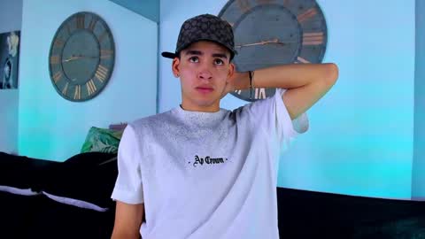 Snapshot of mike_0233 chatting on 12/13/24, 03:16 Mike 0233 online show from 12/13/24, 03:16