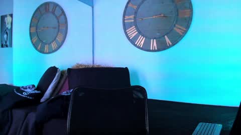 Snapshot of mike_0233 chatting on 12/18/24, 04:09 Mike 0233 online show from 12/18/24, 04:09