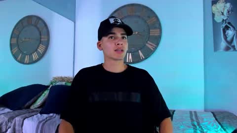 Snapshot of mike_0233 chatting on 12/22/24, 03:44 Mike 0233 online show from 12/22/24, 03:44