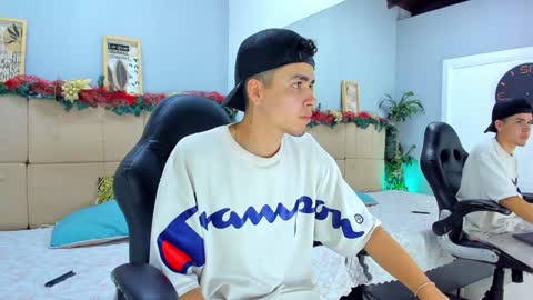 Snapshot of mike_0233 chatting on 12/29/24, 12:23 Mike 0233 online show from 12/29/24, 12:23