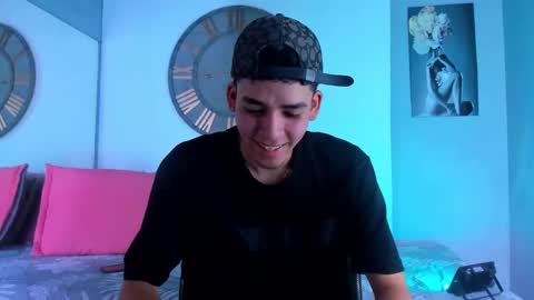 Snapshot of mike_0233 chatting on 12/31/24, 04:06 Mike 0233 online show from 12/31/24, 04:06