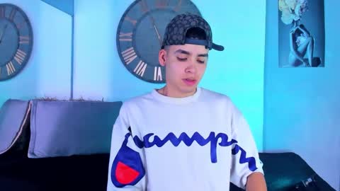 Snapshot of mike_0233 chatting on 01/03/25, 04:00 Mike 0233 online show from 01/03/25, 04:00