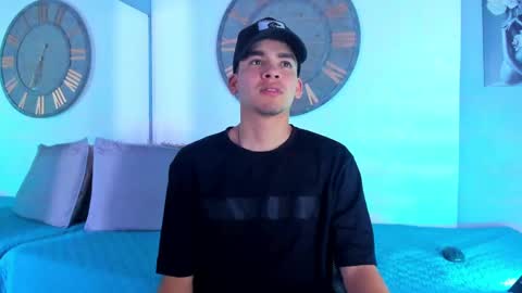 Snapshot of mike_0233 chatting on 01/08/25, 04:02 Mike 0233 online show from 01/08/25, 04:02