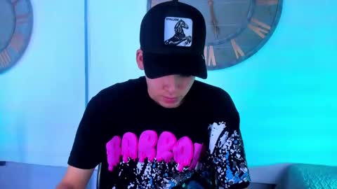 Snapshot of mike_0233 chatting on 01/12/25, 04:52 Mike 0233 online show from 01/12/25, 04:52