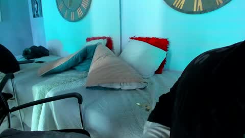 Snapshot of mike_0233 chatting on 01/19/25, 07:36 Mike 0233 online show from 01/19/25, 07:36