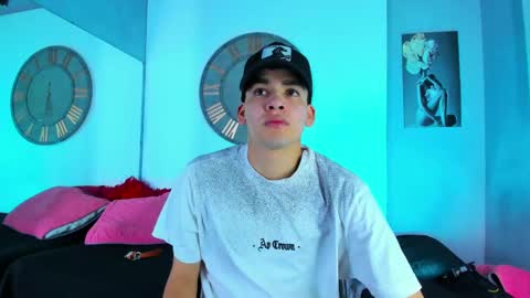 Snapshot of mike_0233 chatting on 01/21/25, 04:32 Mike 0233 online show from 01/21/25, 04:32