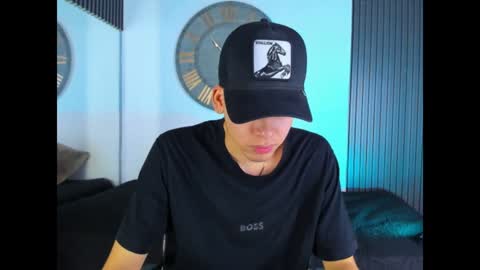 Snapshot of mike_0233 chatting on 01/29/25, 04:05 Mike 0233 online show from 01/29/25, 04:05