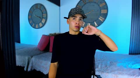 Snapshot of mike_0233 chatting on 02/09/25, 04:25 Mike 0233 online show from 02/09/25, 04:25