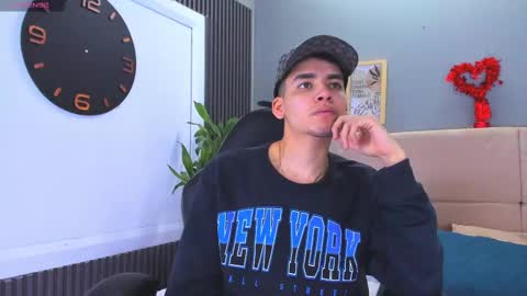 Snapshot of mike_0233 chatting on 02/12/25, 04:44 Mike 0233 online show from 02/12/25, 04:44