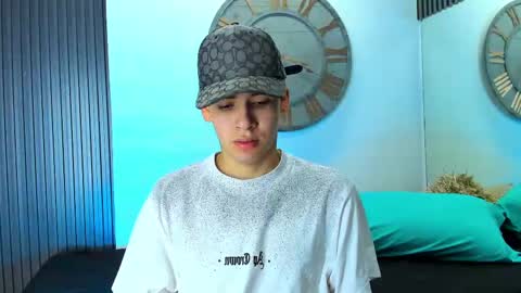 Snapshot of mike_0233 chatting on 02/15/25, 04:36 Mike 0233 online show from 02/15/25, 04:36