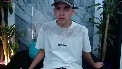 Snapshot of mike_0233 chatting on 02/15/25, 11:28 Mike 0233 online show from 02/15/25, 11:28